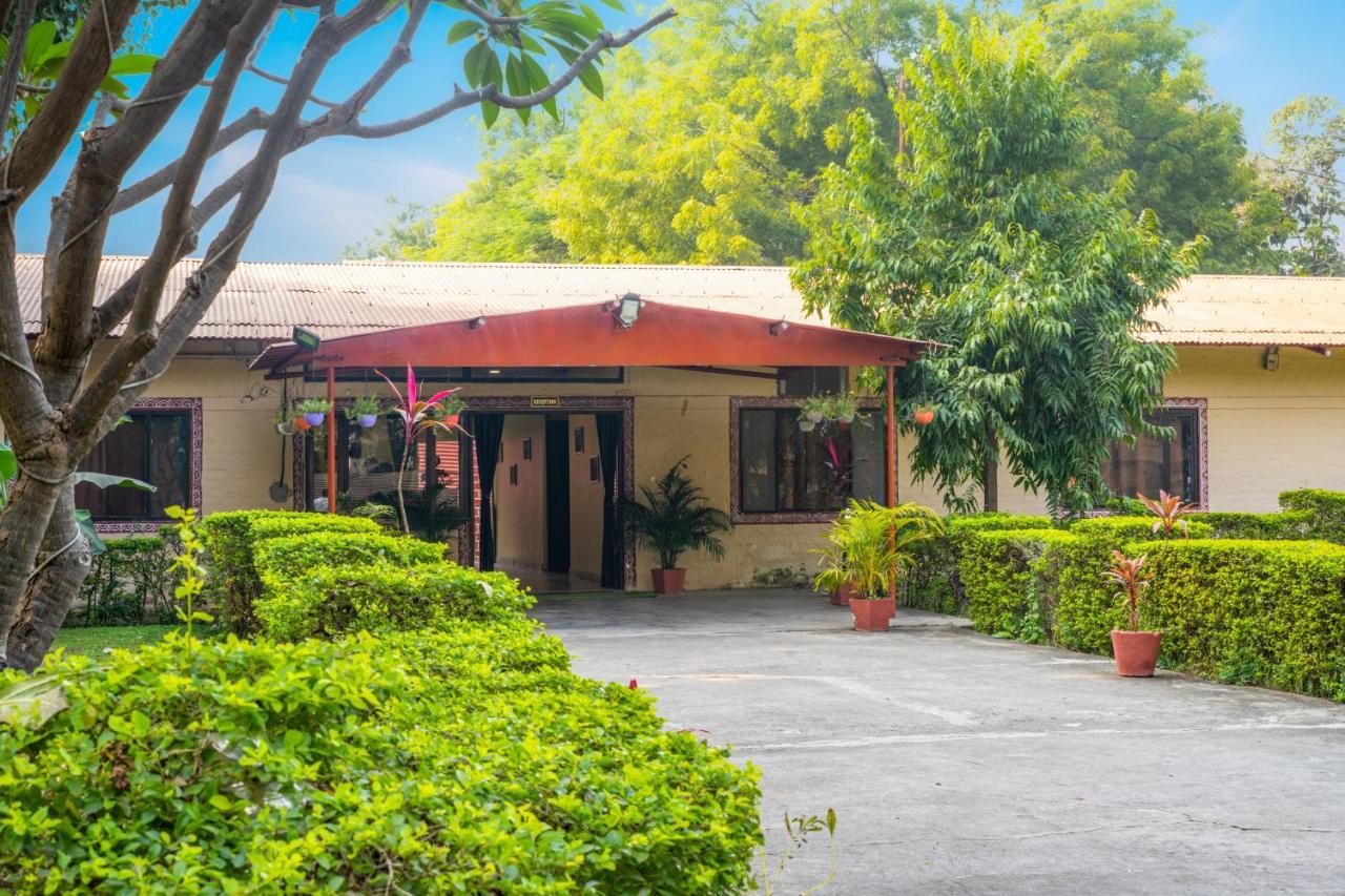 Narmada Hills Resort Godarpura Exterior foto