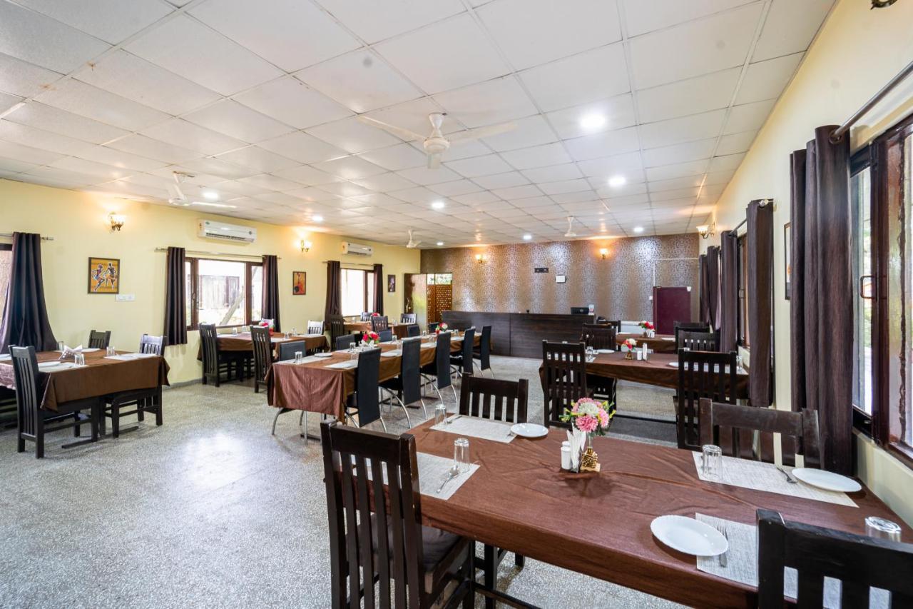 Narmada Hills Resort Godarpura Exterior foto