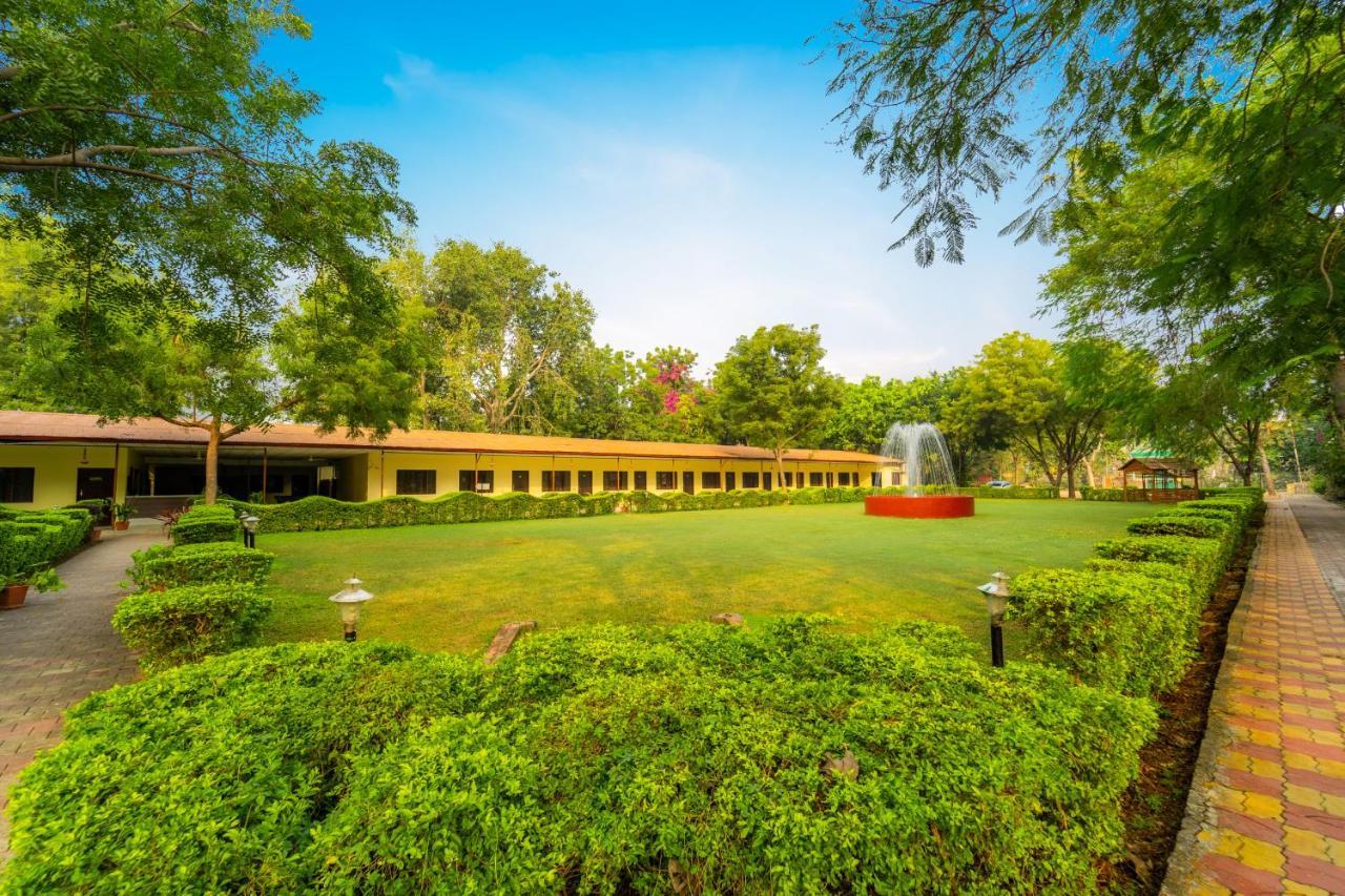 Narmada Hills Resort Godarpura Exterior foto